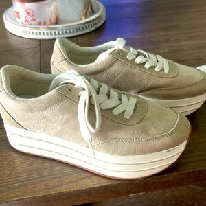 Sport/casual shoes from Zara size 38 E.U /7 U.S.A